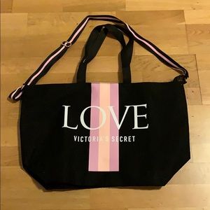 VS Weekend zippered tote